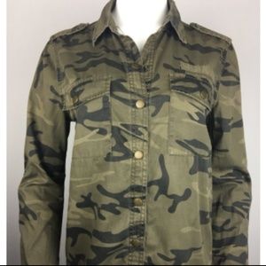 Staring at Stars (UO) Camo button-down shirt